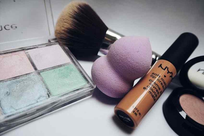 Make-up / šminkanje