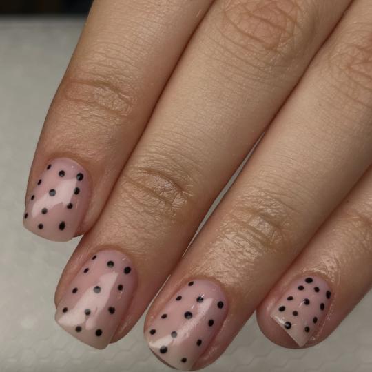 Mia’s Beautique #zagreb Gel lak Comby manikura i gradivni trajni lak -ruke