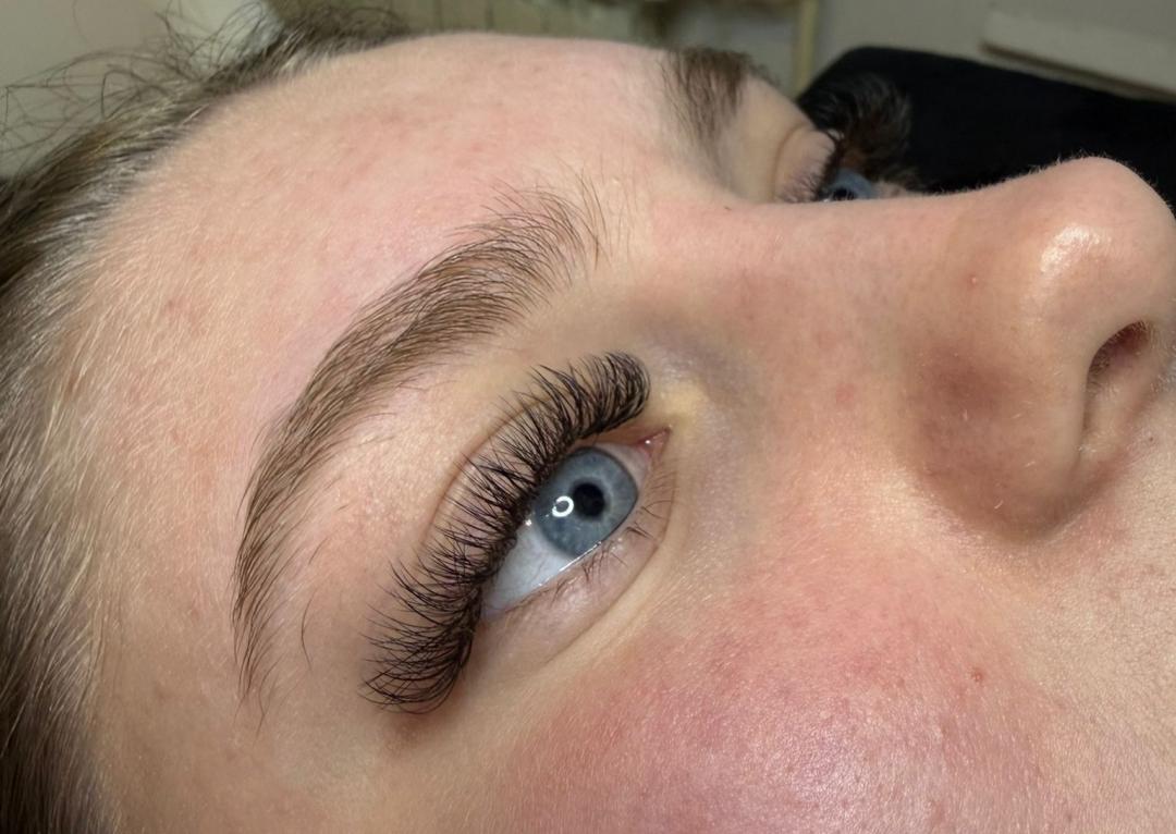 Ugradnja volumenskih trepavica - Glow Differently, Zagreb Nadogradnja trepavica Lice Nadogradnja trepavica, Zagreb, Donji grad - Centar