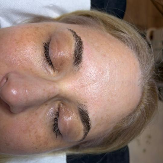 Glow Differently #zagreb Obrve Lash lift + brow lift + bojanje obrva + trepavica + depilacija nadusn