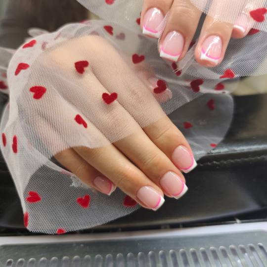 Roses & friends #zagreb Nadogradnja noktiju Ugradnja noktiju - S dužina