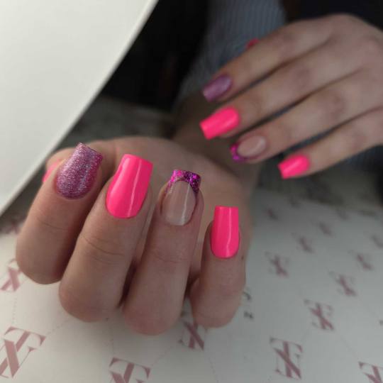 Daniva brow and beauty #zagreb Izlivanje noktiju Ugradnja noktiju gelom - M dužina ljetni nokti sa 