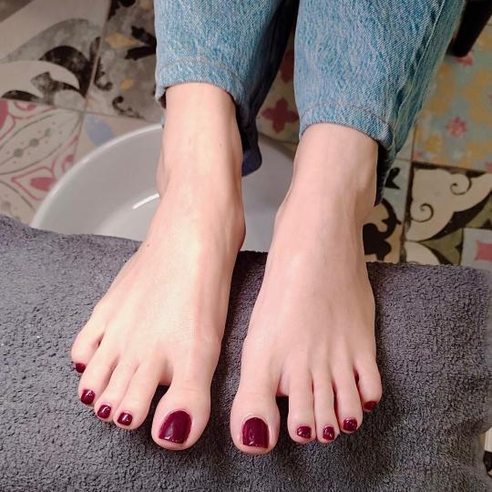 Roses & friends #zagreb Gel lak Trajni lak - noge Koristimo materijale od Crystal nailsa i Jana nail