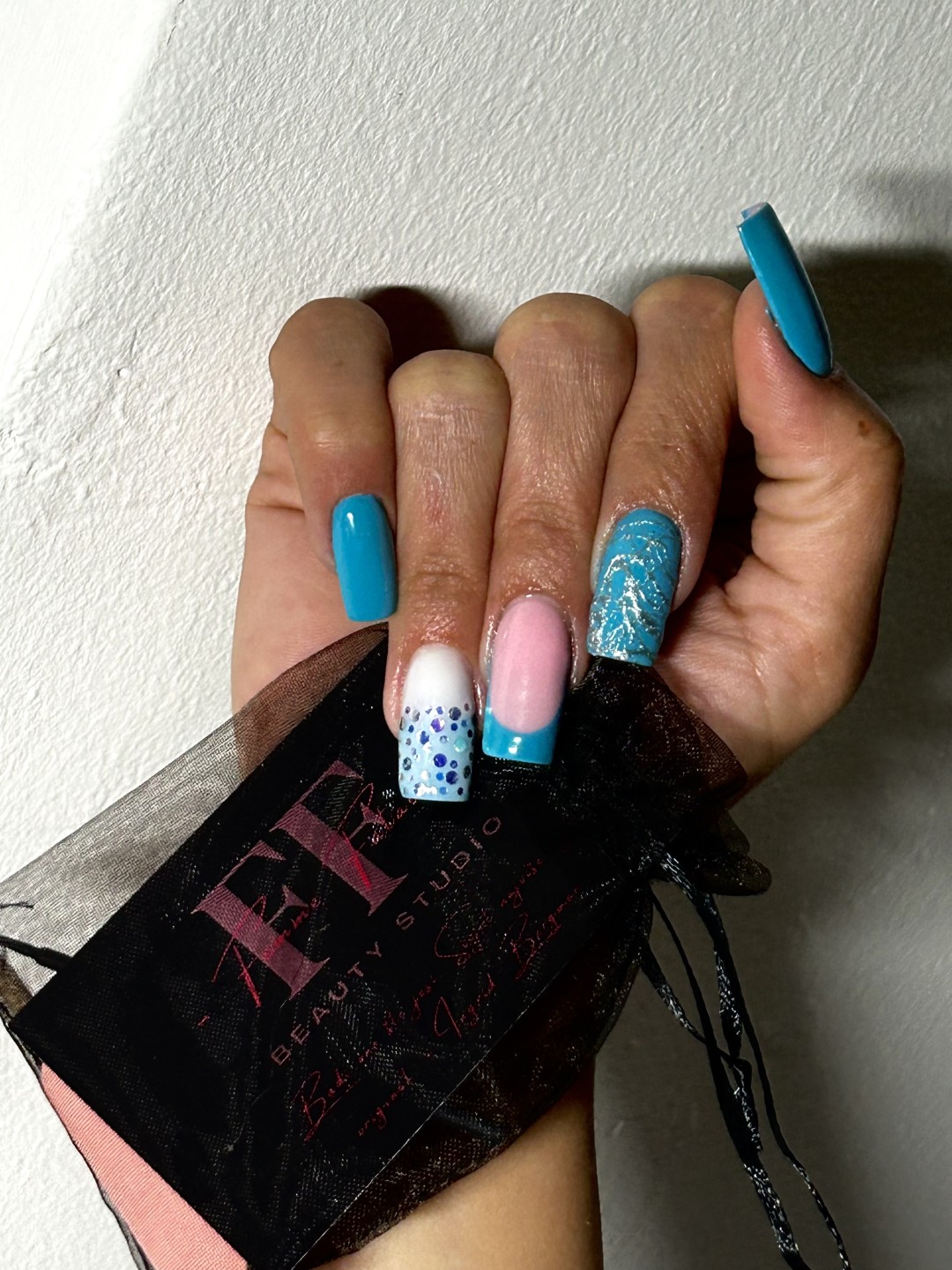 Femme Fatale #zagreb Nadogradnja noktiju Ugradnja noktiju - L dužina