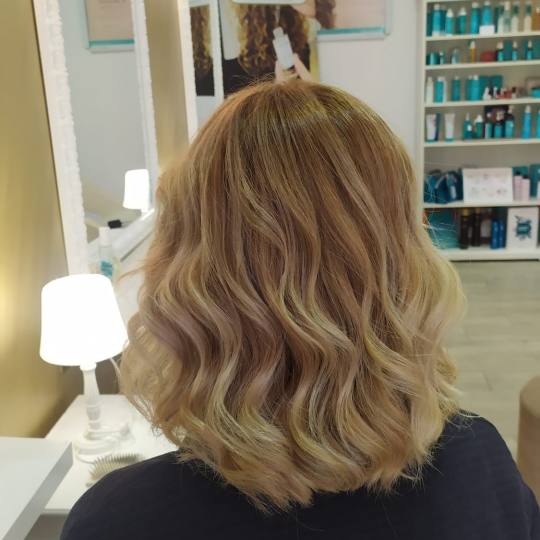 Hairlookboutique #zagreb Feniranje i stiliziranje Valovi - poluduga kosa