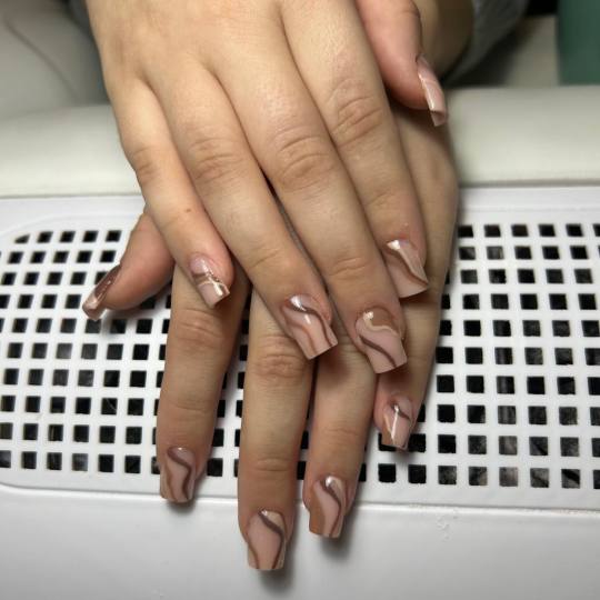 Glow Differently #zagreb Nadogradnja noktiju Ugradnja noktiju - M dužina