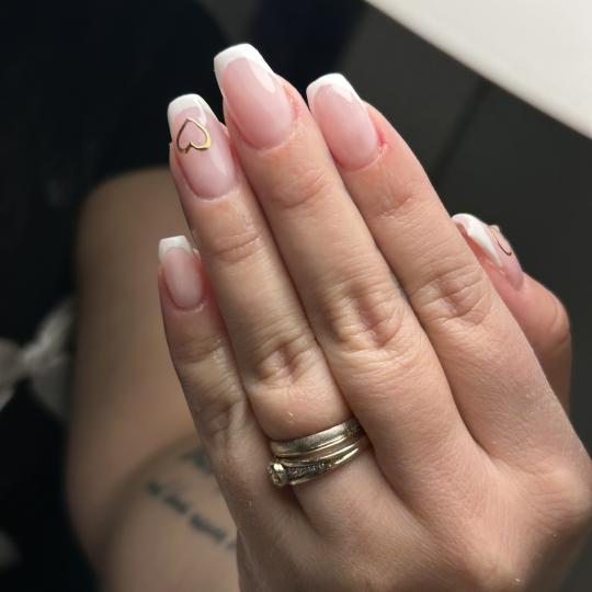 LoveGlam beauty studio #zagreb Manikura Ugradnja noktiju - M dužina