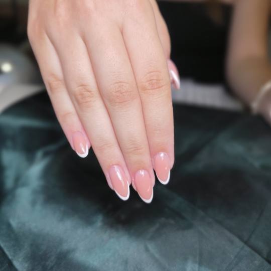 Daniva brow and beauty #zagreb Izlivanje noktiju Ugradnja noktiju gelom - M dužina