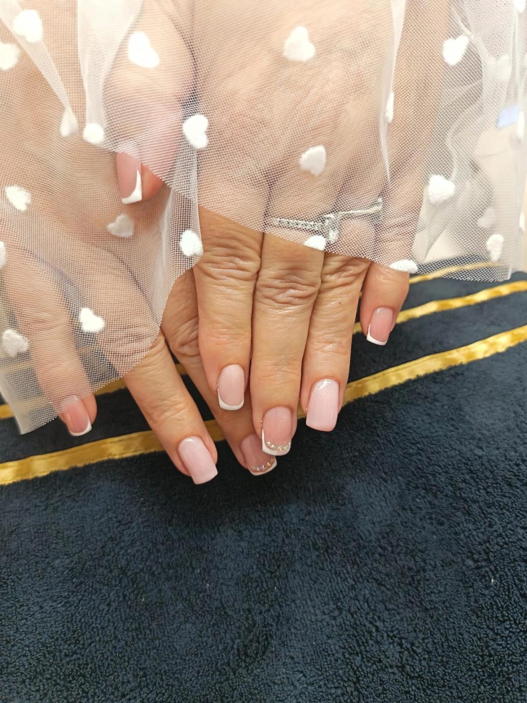 Comby manikura + trajni lak - Alum beauty studio, Rijeka Manikura Nokti Manikura, Rijeka, Centar