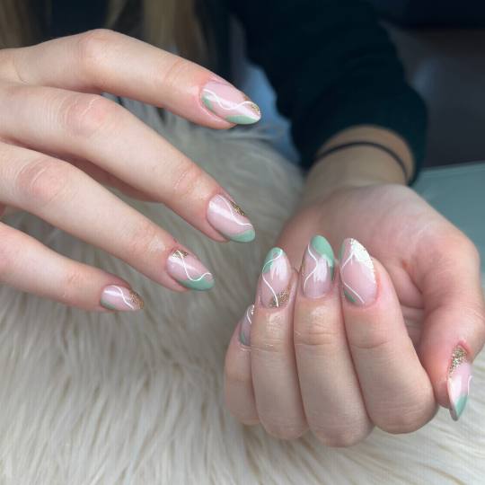Beauty Centar Miss #zagreb Izlivanje noktiju Izlivanje noktiju gelom - S dužina Gel S + nail art