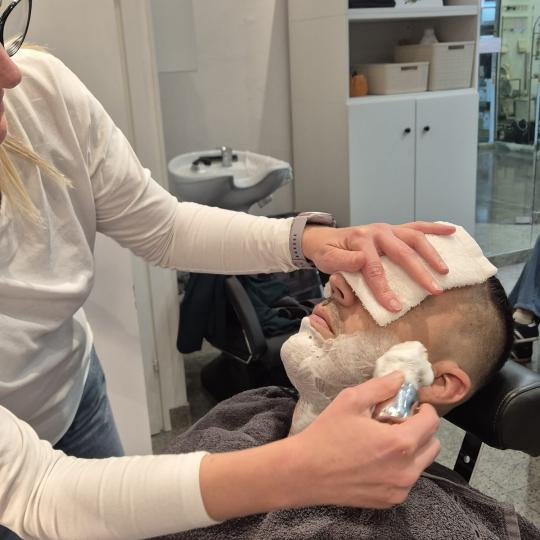 Škare & Britva Barber #split Brijačnice Brijanje brade - tretman vrućim ručnikom