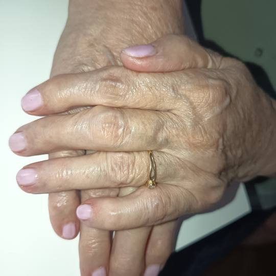 Charbel beauty #zadar Manikura Manikura + trajni lak za dame Zadovoljna starija gospođa sa napravlj