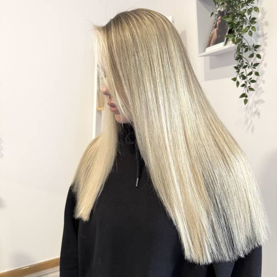 Lumine Studio #zagreb Žensko šišanje Balayage pramenovi paket(šiš+ fen f.+ luksuzna zaštita i 