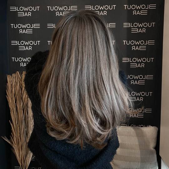 Blowout bar #zagreb Feniranje i stiliziranje Fen frizura + cocktail tretman Cijenimo tvoje vrijeme, 