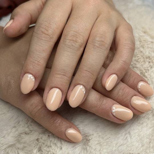 Mia’s Beautique #zagreb Manikura Gradivni trajni lak - ruke