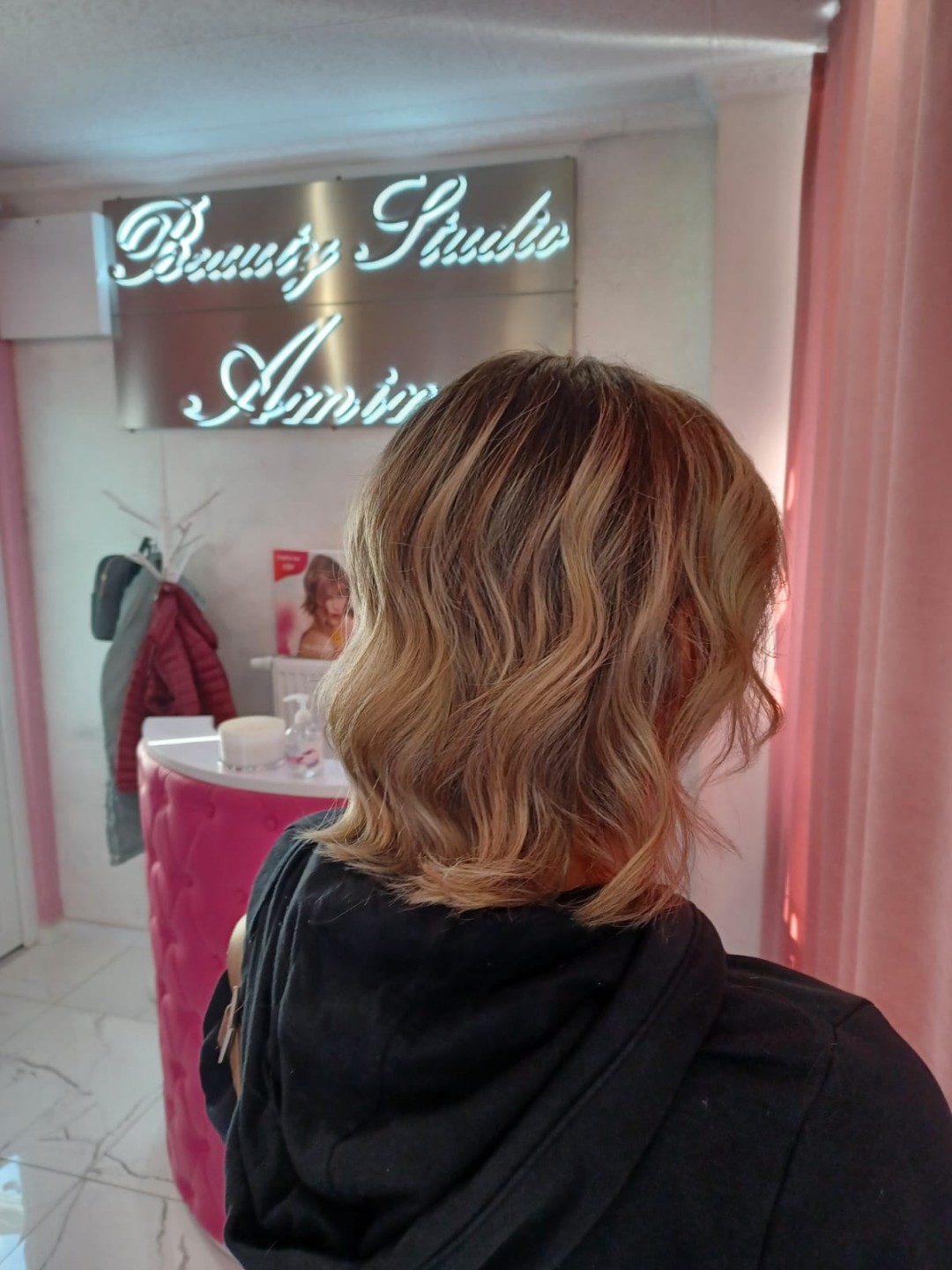 Beauty Studio Amina #zagreb Feniranje i stiliziranje Feniranje na valove / kovrče - kratka kosa