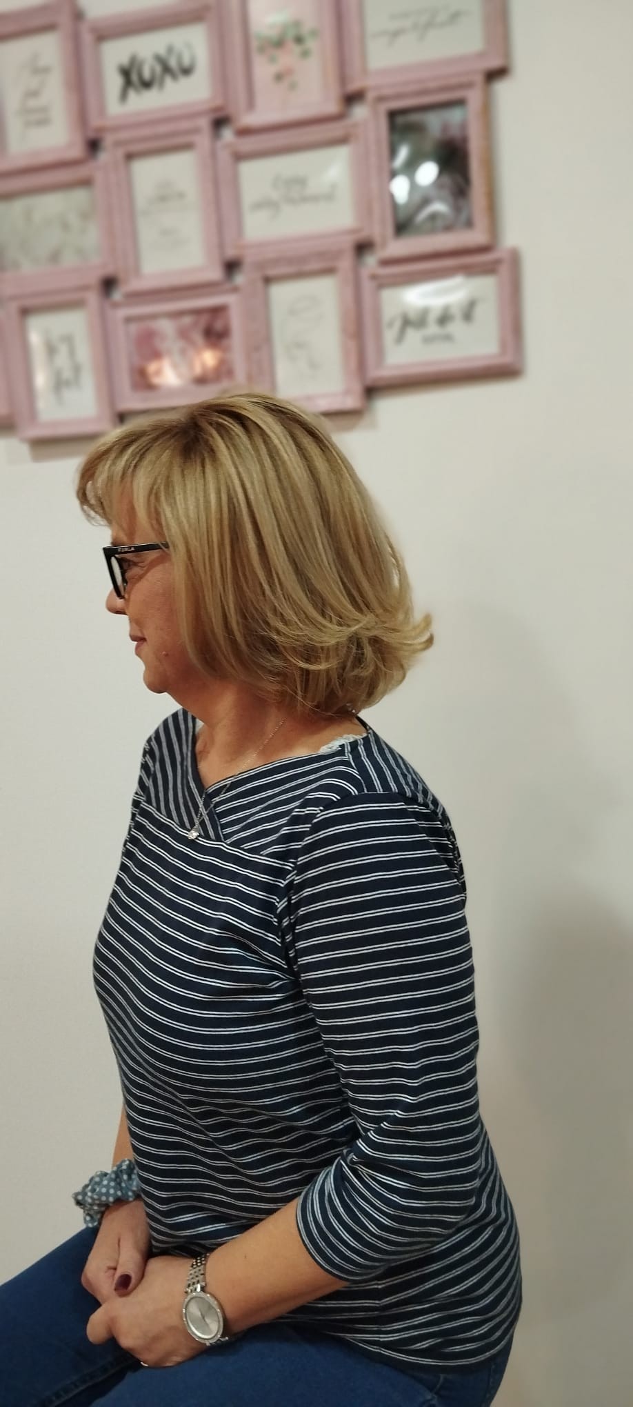 Hairlookboutique #zagreb Feniranje i stiliziranje Bojanje kose - color 10 + pranje kose + sušenje + fen frizura - poluduga kosa