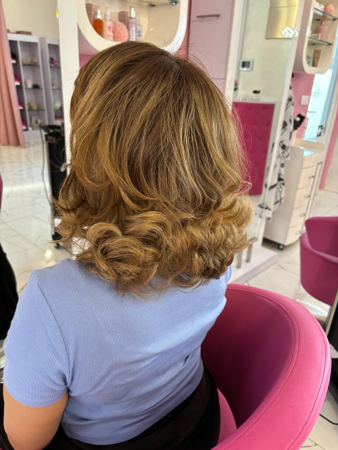 Beauty Studio Amina #zagreb Feniranje i stiliziranje Feniranje na valove / kovrče - kratka kosa