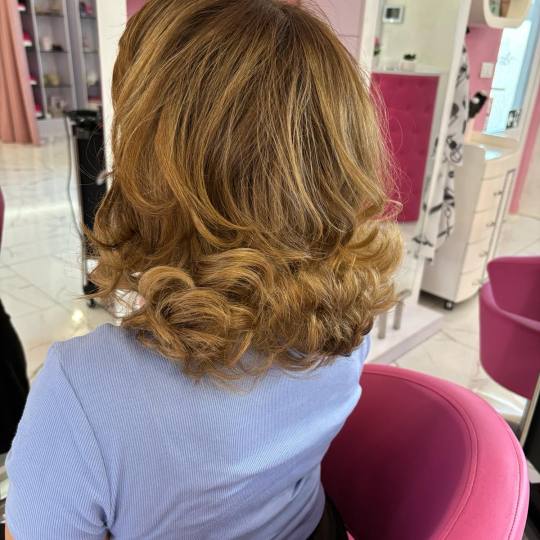 Beauty Studio Amina #zagreb Feniranje i stiliziranje Feniranje na valove / kovrče - kratka kosa