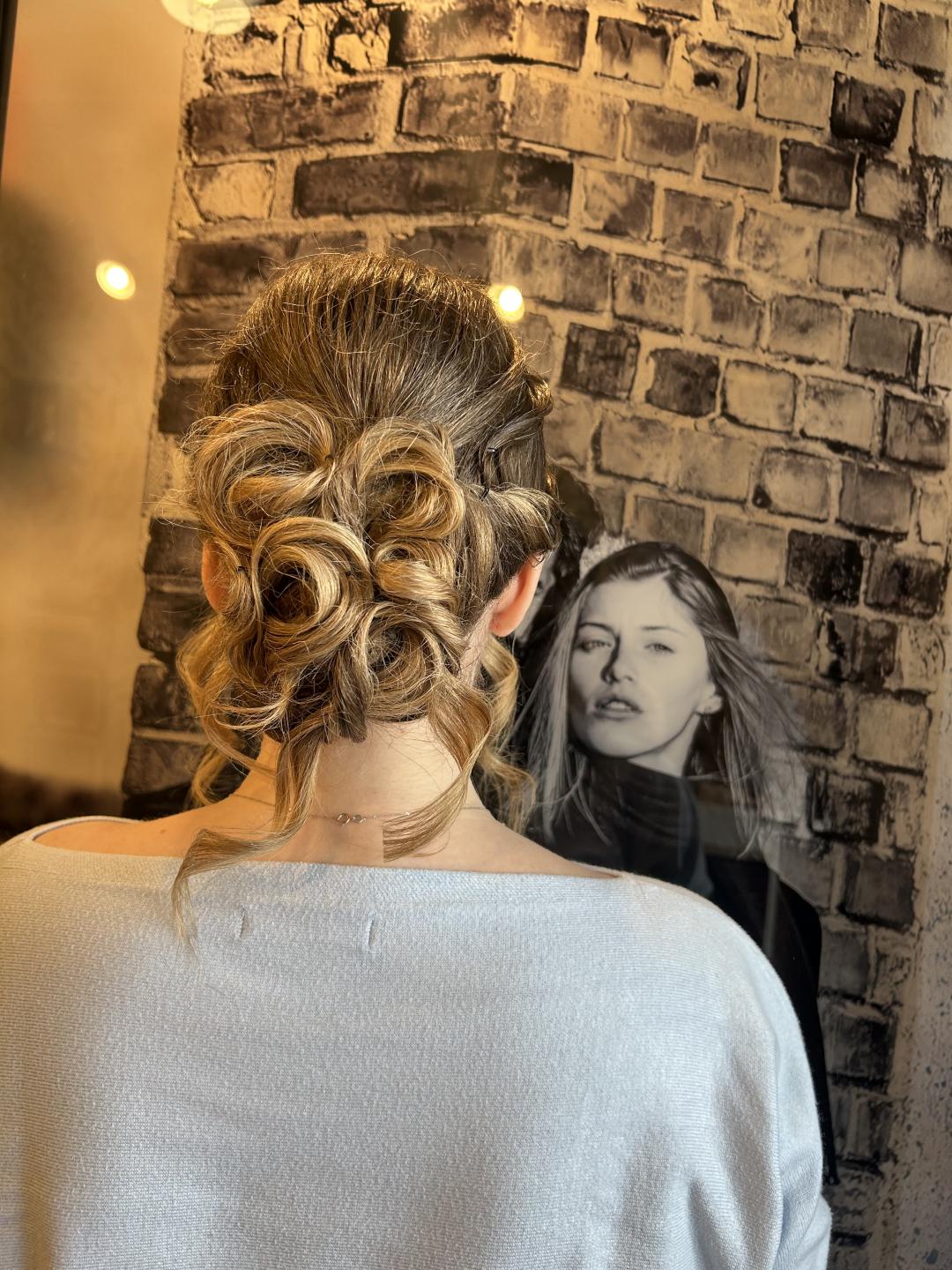 Svečana frizura - duga kosa - Frizerski salon M, Zagreb Svečane i frizure za svadbu Frizerski saloni Svečane i frizure za svadbu, Zagreb, Trešnjevka – sjever