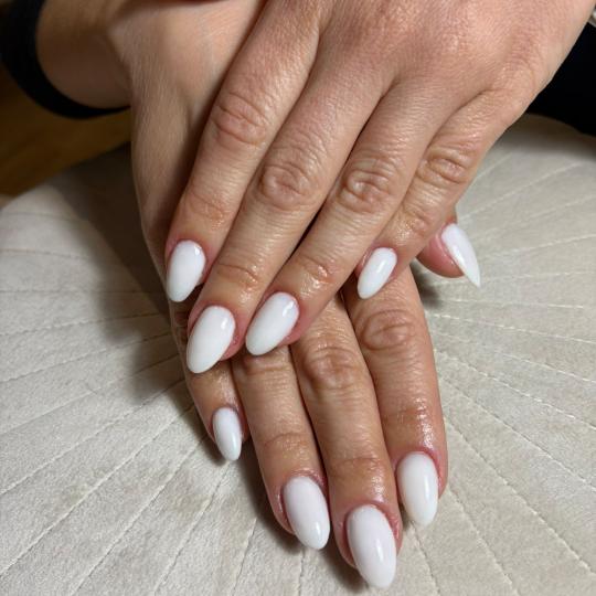 Glow Differently #zagreb Nadogradnja noktiju Ugradnja noktiju - S dužina