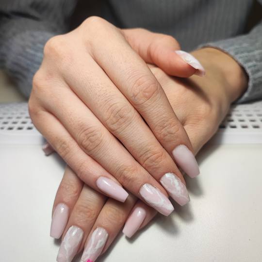 Glow Differently #zagreb Nadogradnja noktiju Ugradnja noktiju - L dužina