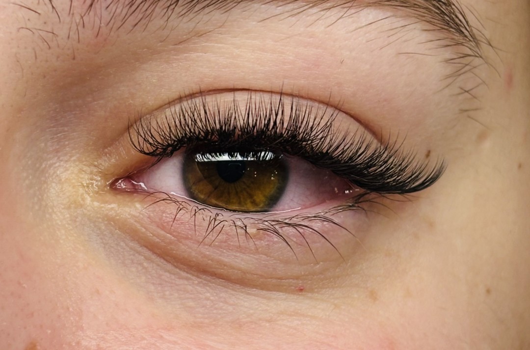 Ugradnja volumenskih trepavica - Sis Beauty Room, Zagreb Nadogradnja trepavica Lice Nadogradnja trepavica, Zagreb, Donji grad - Centar