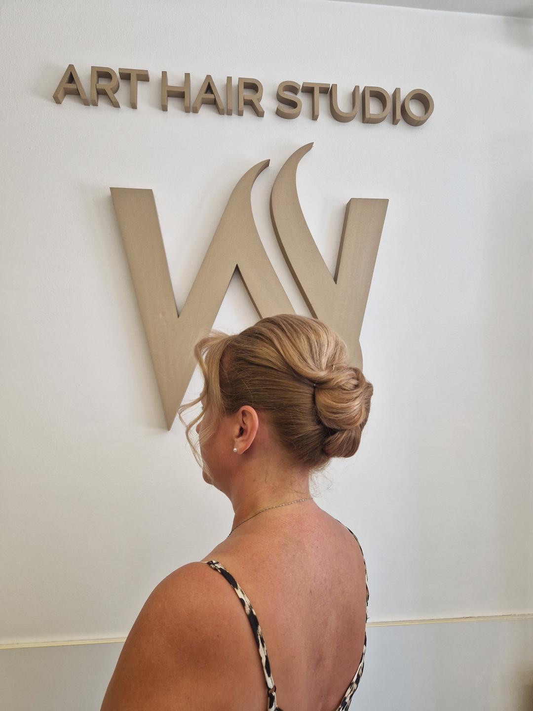 Frizerski salon W #zagreb Svečane i frizure za svadbu Svečana frizura - ekstra duga kosa