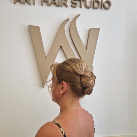 Frizerski salon W #zagreb Svečane i frizure za svadbu Svečana frizura - ekstra duga kosa Frizerski