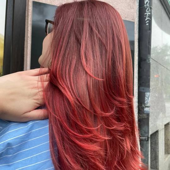 Frizerski salon W #zagreb Vatreno crvena