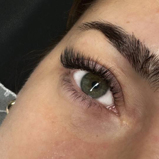 MOELL beauty #zagreb Nadogradnja trepavica Nadopuna volumenskih trepavica - do 4 tjedna