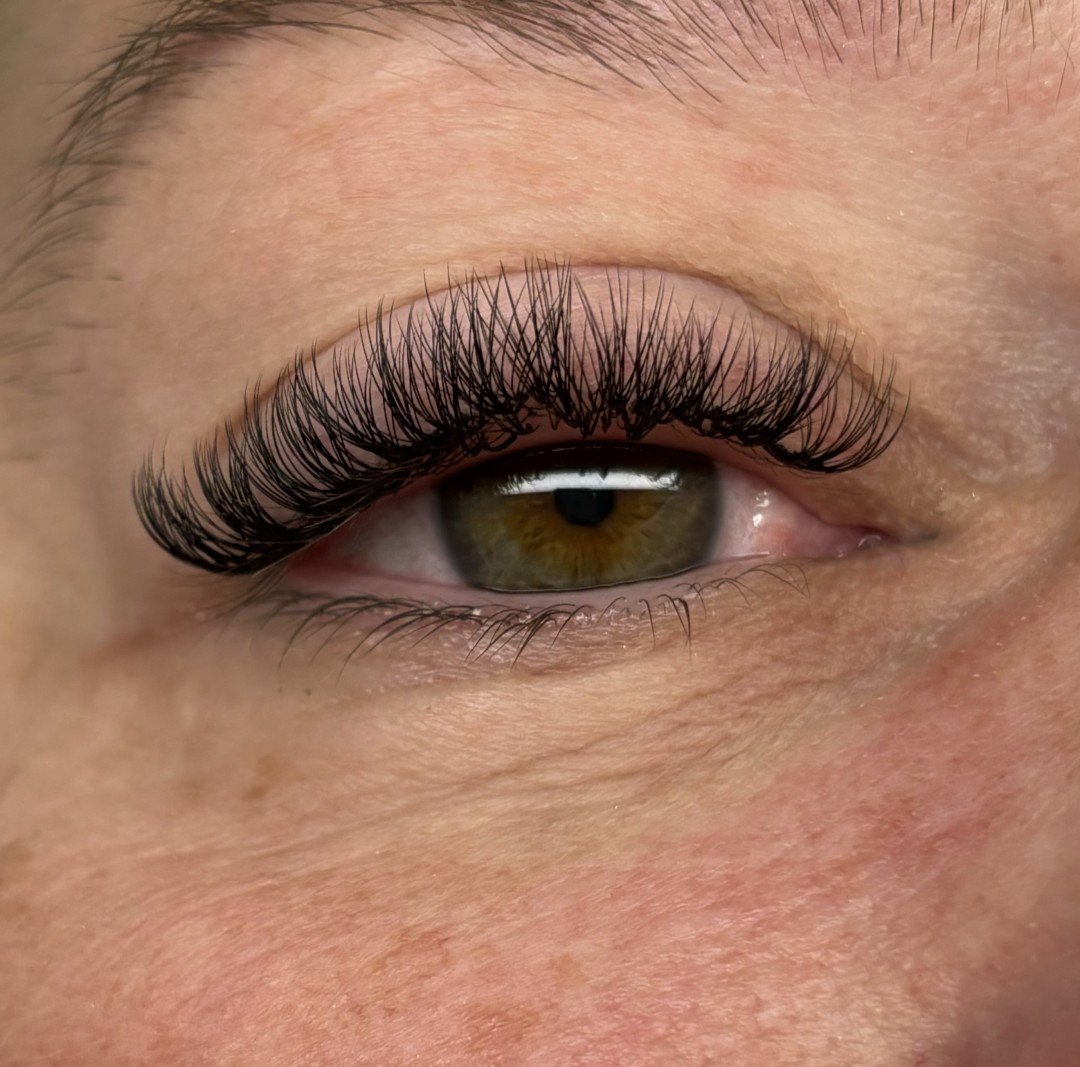 Ugradnja volumenskih trepavica - Sis Beauty Room, Zagreb Nadogradnja trepavica Lice Nadogradnja trepavica, Zagreb, Donji grad - Centar