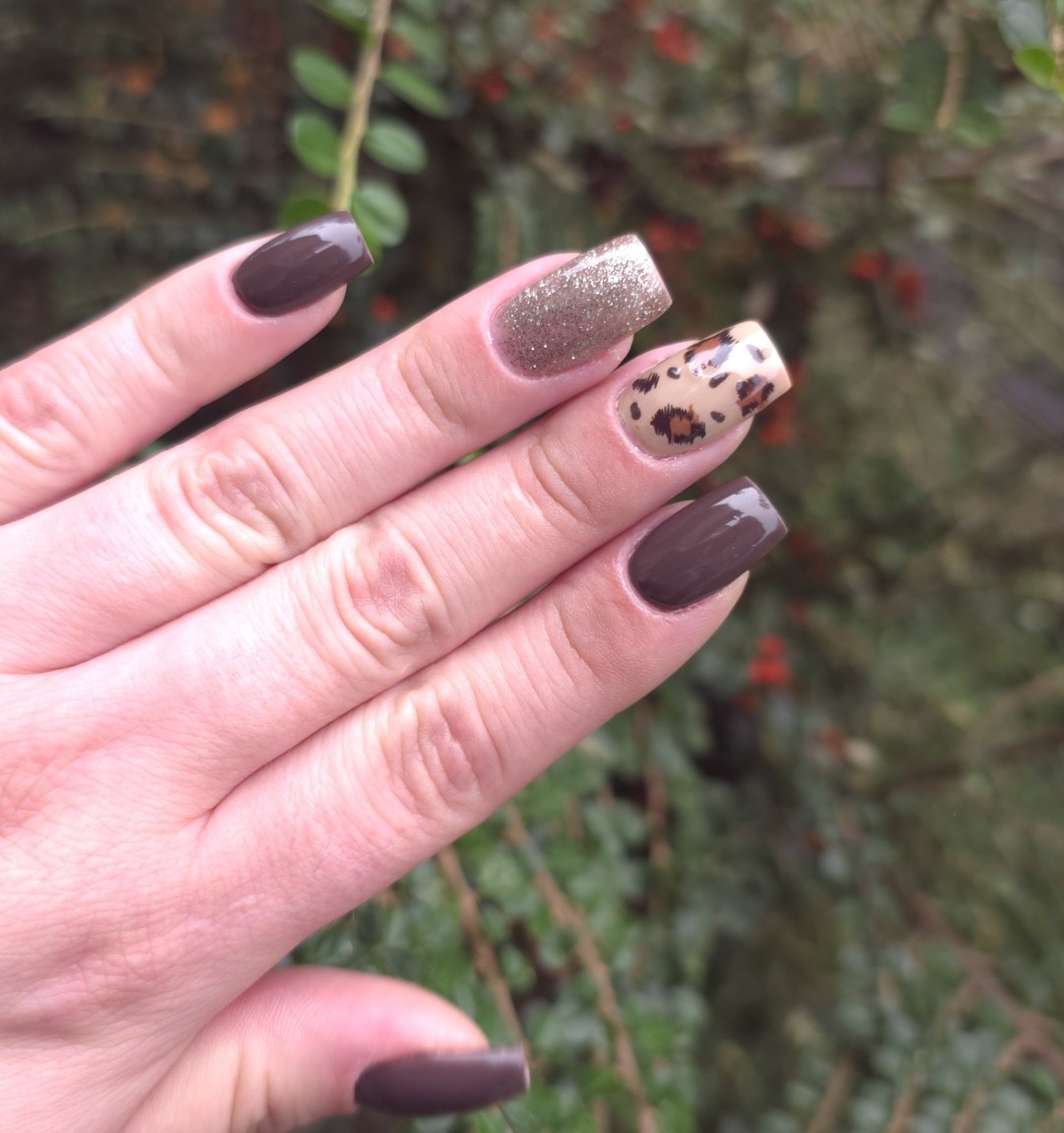 Daniva brow and beauty #zagreb Izlivanje noktiju Korekcija gela - M dužina