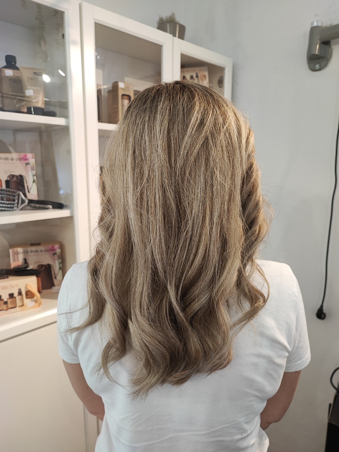 Glow Differently #zagreb Pramenovi Žensko šišanje + klasični pramenovi - duga kosa