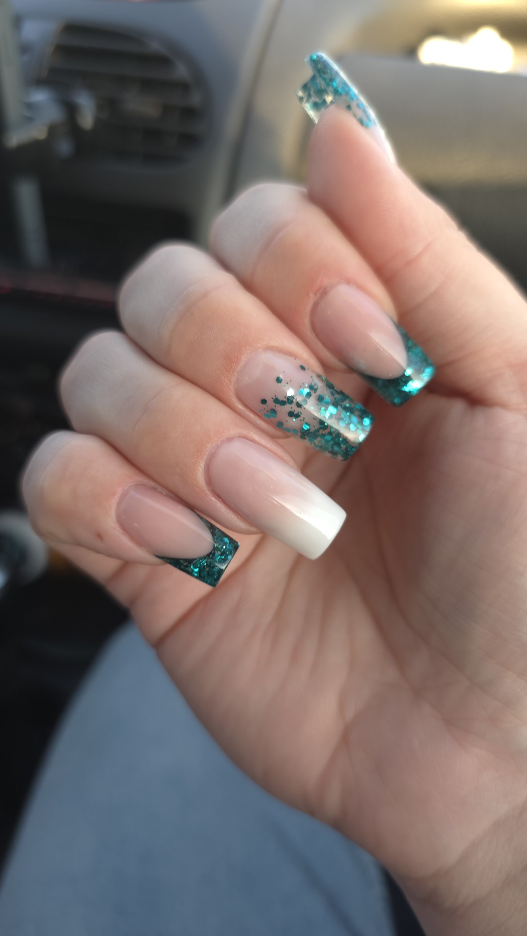 Daniva brow and beauty #zagreb Izlivanje noktiju Ugradnja noktiju gelom - L dužina