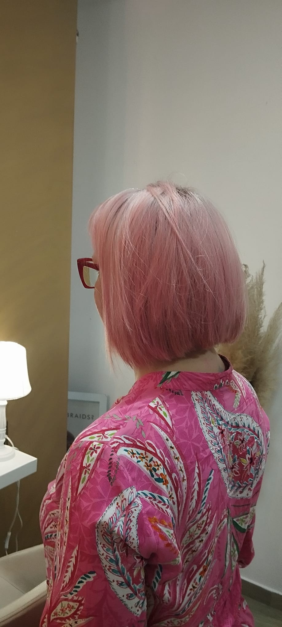 Hairlookboutique #zagreb Bojanje kose Pranje kose + sušenje + fen frizura + žensko šišanje + preljev - poluduga kosa