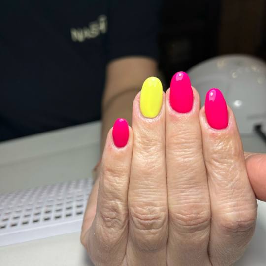 Glow Differently #zagreb Manikura Manikura + trajni lak