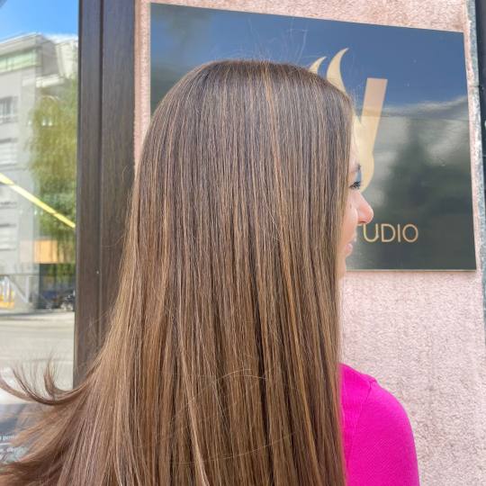 Frizerski salon W #zagreb Pramenovi Jednobojni pramenovi na foliju cijele glave - duga kosa Na priro