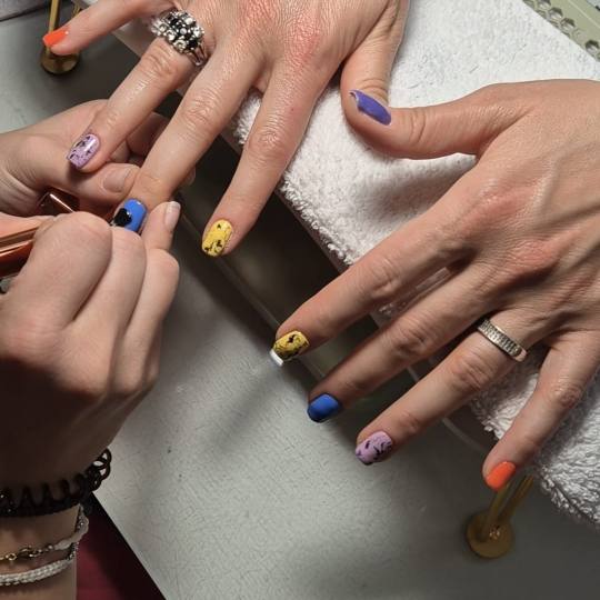 Nails & Beauty Studio #zagreb Gel lak Manikura + Gellack Kolor eksplozija na noktima!
Kad ne može