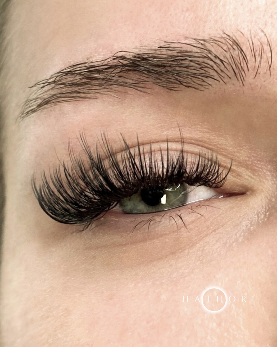 Hathor beauty room #zagreb Nadogradnja trepavica Ugradnja volumenskih trepavica - lagani volumen