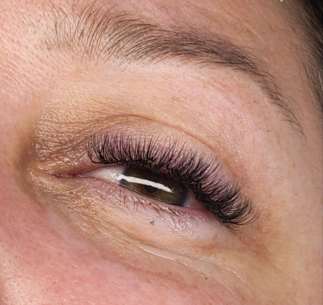 Ugradnja volumenskih trepavica - Sis Beauty Room, Zagreb Nadogradnja trepavica Lice Nadogradnja trepavica, Zagreb, Donji grad - Centar