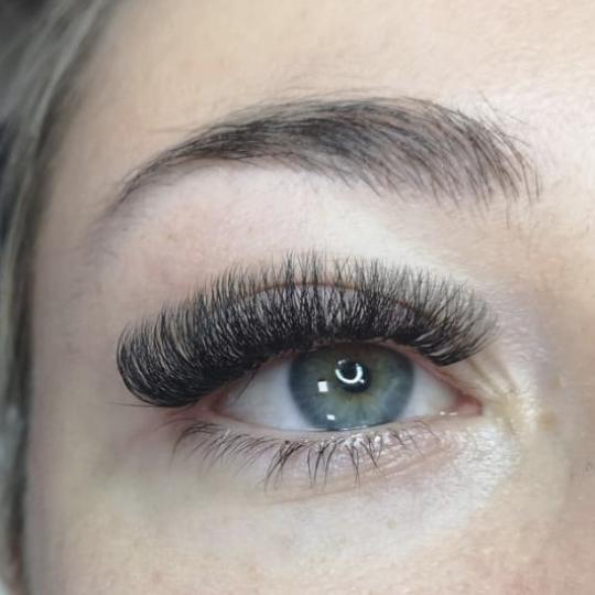 Noel beauty academy #split Nadogradnja trepavica Ugradnja volumenskih trepavica - 3D/6D Ugradnja tre