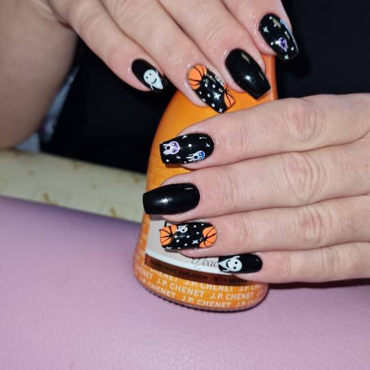 Chic Beauty West #zagreb Lakiranje noktiju Ugradnja noktiju gelom + Comby manikir - M dužina noktij