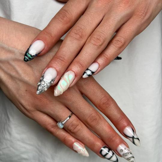 Beauty Centar Miss #zagreb Izlivanje noktiju Izlivanje noktiju gelom - L dužina Gel L + nail art