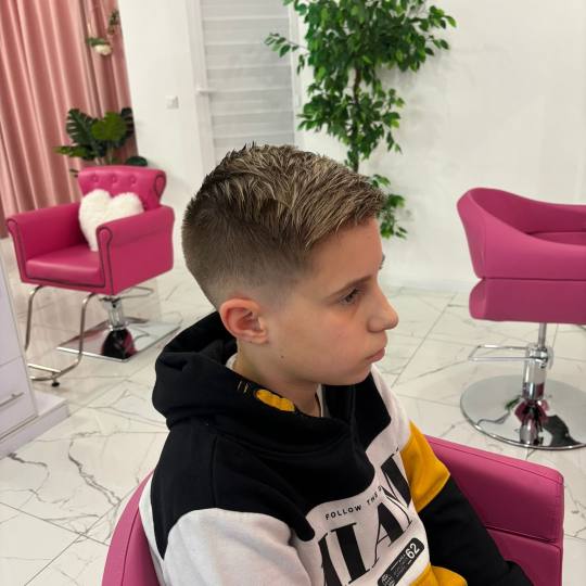 Beauty Studio Amina #zagreb Dječije šišanje Dječje šišanje - za dječake(do5-6god) Dječije š