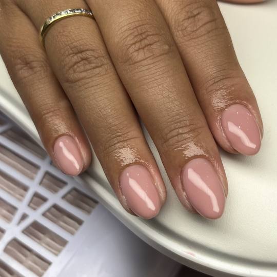 Mia’s Beautique #zagreb Manikura Gradivni trajni lak - ruke