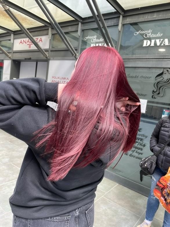 Bojanje cijele dužine - ekstra duga kosa - Studio Divas, Rijeka Bojanje kose Frizerski saloni Bojanje kose, Rijeka, Centar