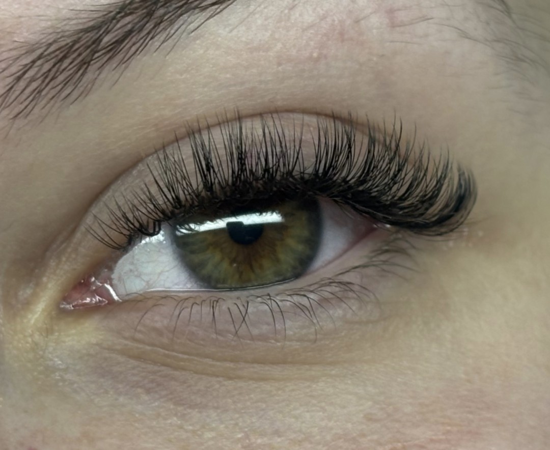 Sis Beauty Room #zagreb Nadogradnja trepavica Ugradnja volumenskih trepavica