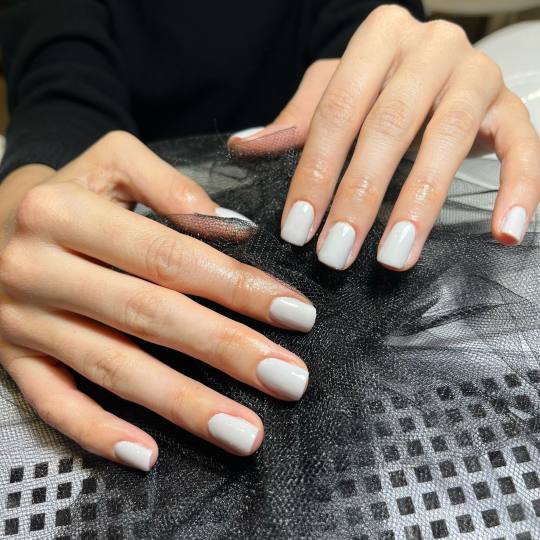 Glow Differently #zagreb Nadogradnja noktiju Ugradnja noktiju - S dužina