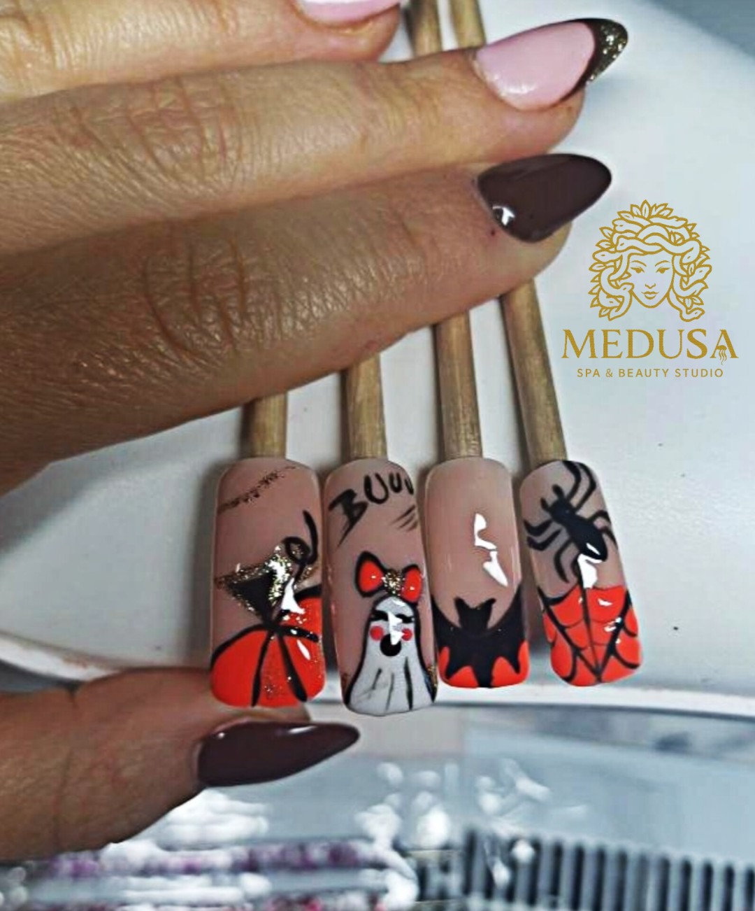 Medusa #osijek Nadogradnja noktiju Ugradnja noktiju - M dužina